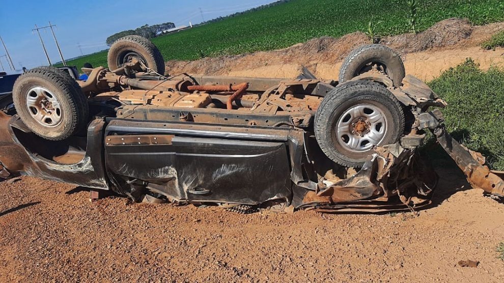 Padre fica ferido em capotamento de caminhonete na MT-140