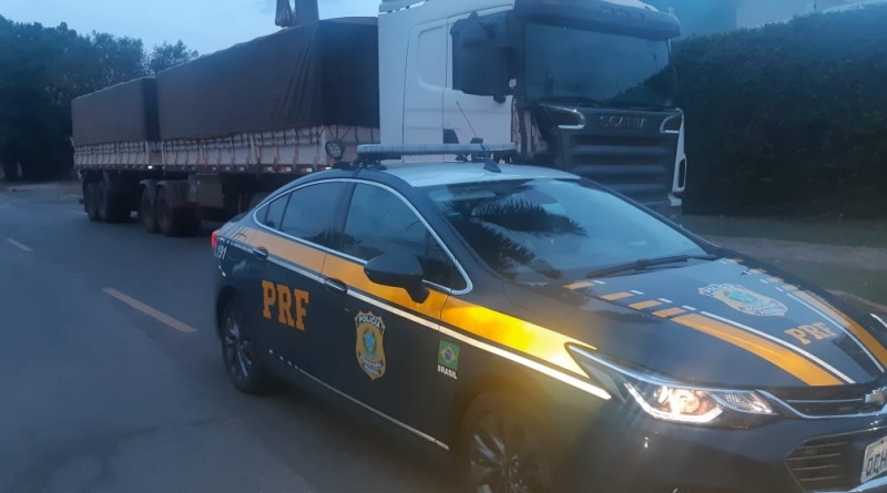 PRF apreende carga de pneu de origem estrangeira em Alto Garças