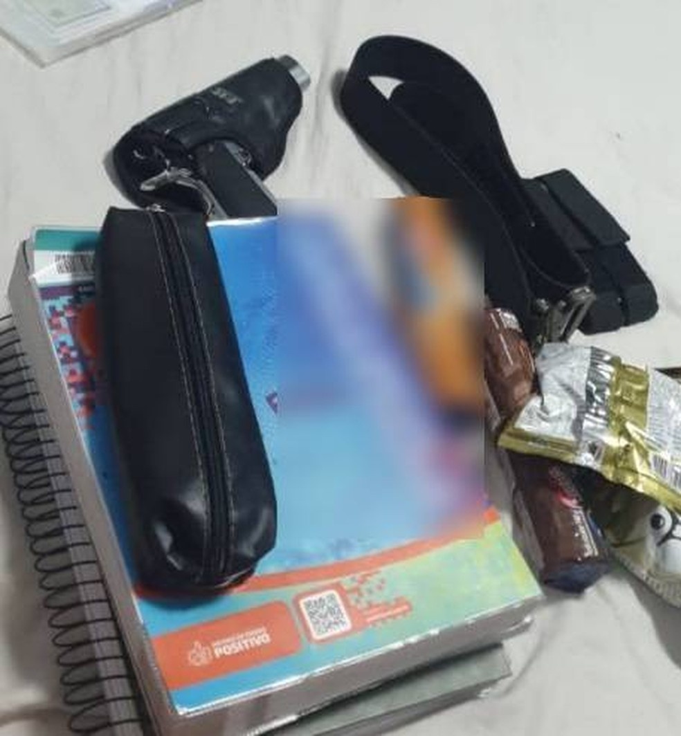 Namorado de garota que matou Isabele andava com arma junto com materiais escolares