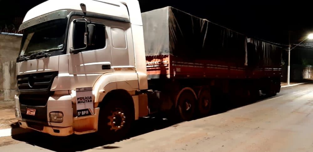 PM recupera carreta roubada há três dias em Rondonópolis