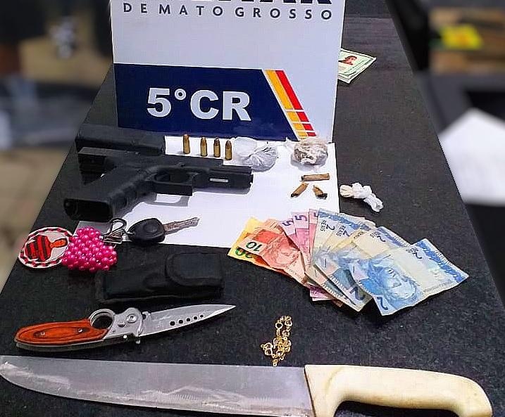 PM encontra droga e pistola durante vistoria em veículo em Barra do Garças