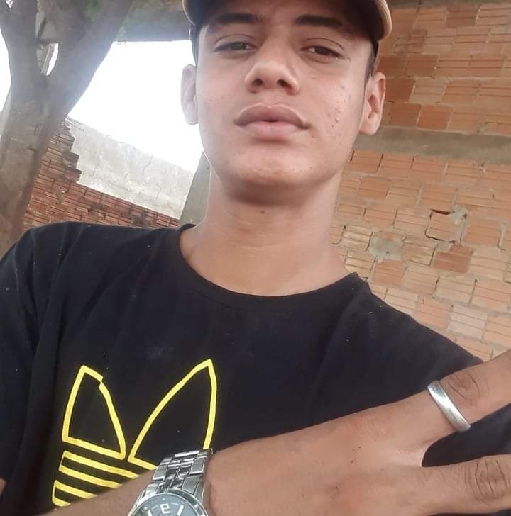 Jovem morre após ter cabeça atingida por disparos de arma de fogo