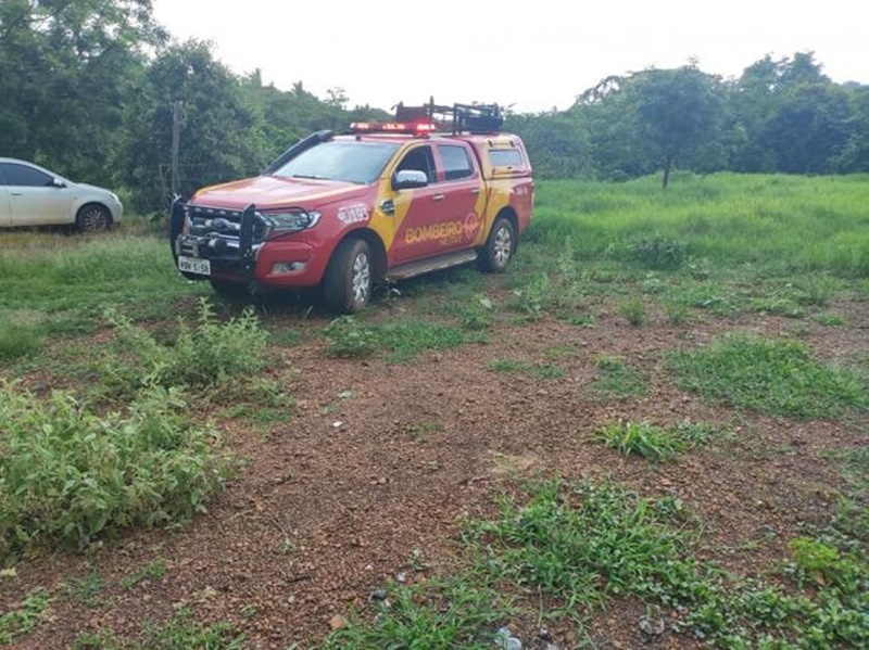 Bombeiros resgatam corpo de homem que tentou salvar filho de afogamento