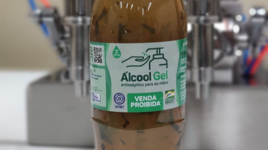 UFMT doa álcool gel com repelente natural a povos indígenas