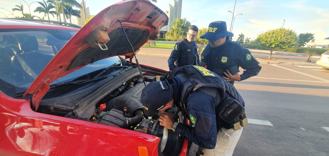 Carro roubado é recuperado pela PRF em Sinop