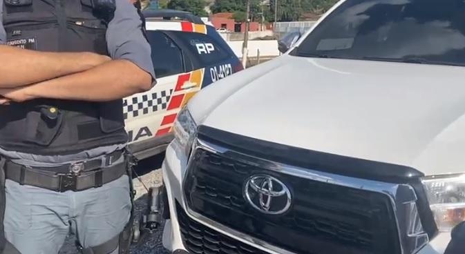 PM recupera Hilux e detém suspeito no bairro Alvorada