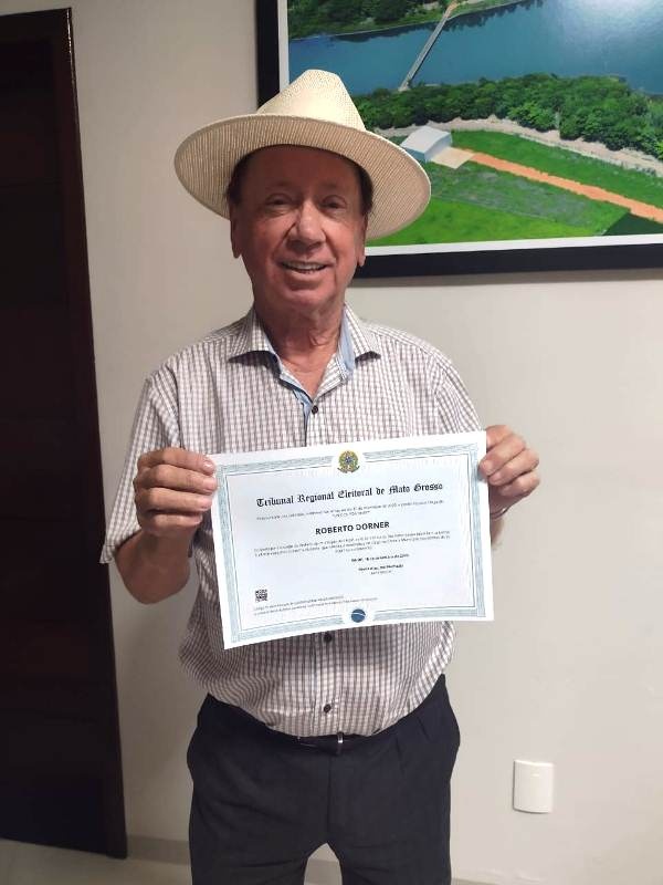 Diploma na mão