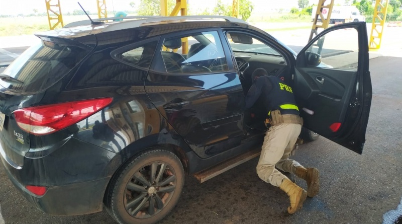 PRF em Pontes e Lacerda recupera veículo roubado