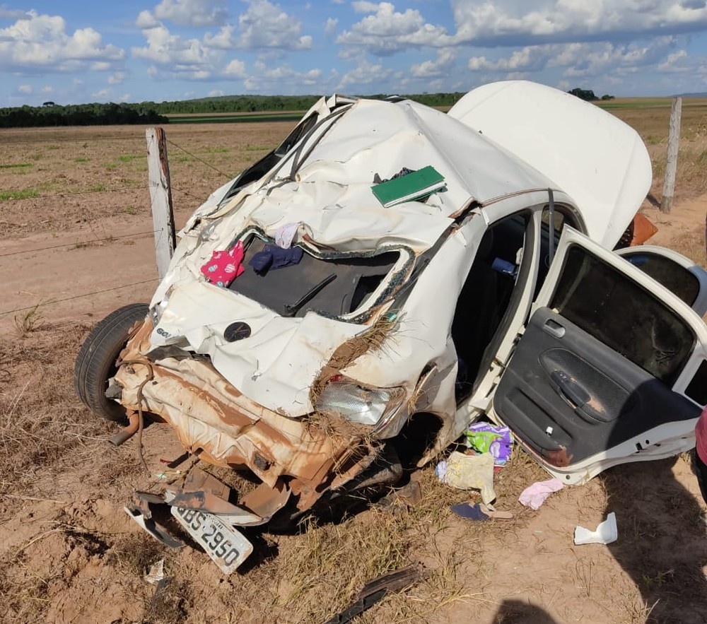 Menina de 5 anos morre após mãe capotar carro em rodovia em MT