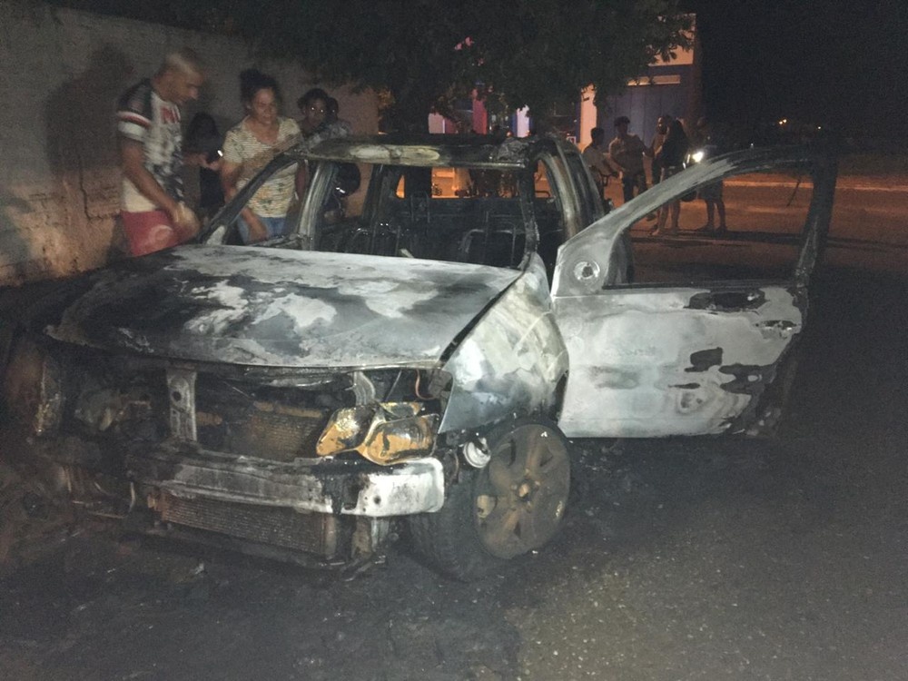 Carro de vereadora eleita é incendiado e polícia investiga suposto crime
