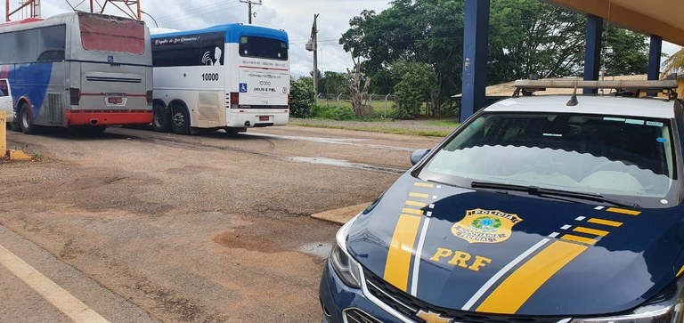Dois ônibus realizavam transporte de forma irregular em Sorriso