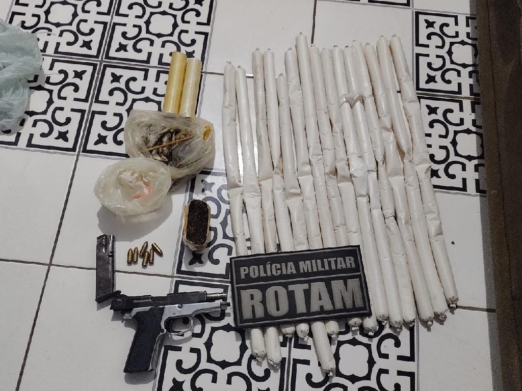 Rotam prende suspeito com 15 “bananas” de dinamite, droga e arma de fogo