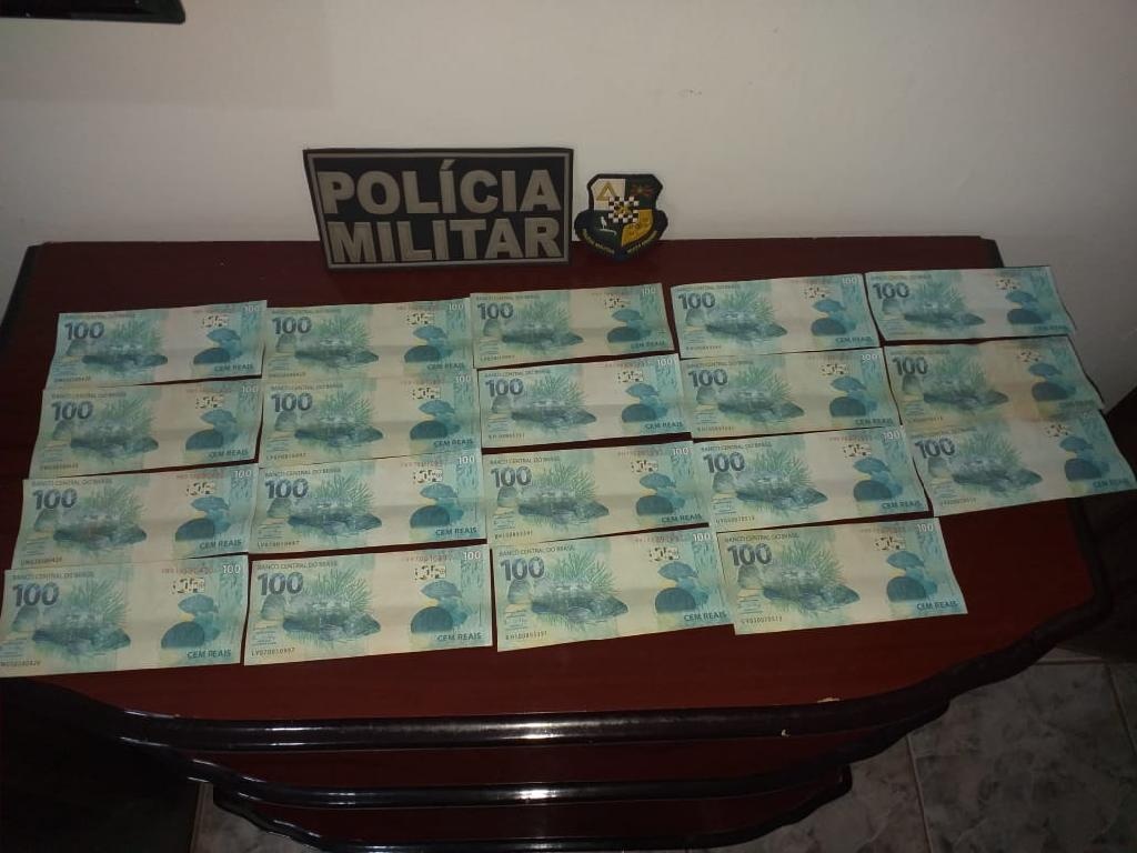 PM prende homem com R$ 1,9 mil em notas falsas de 100 reais