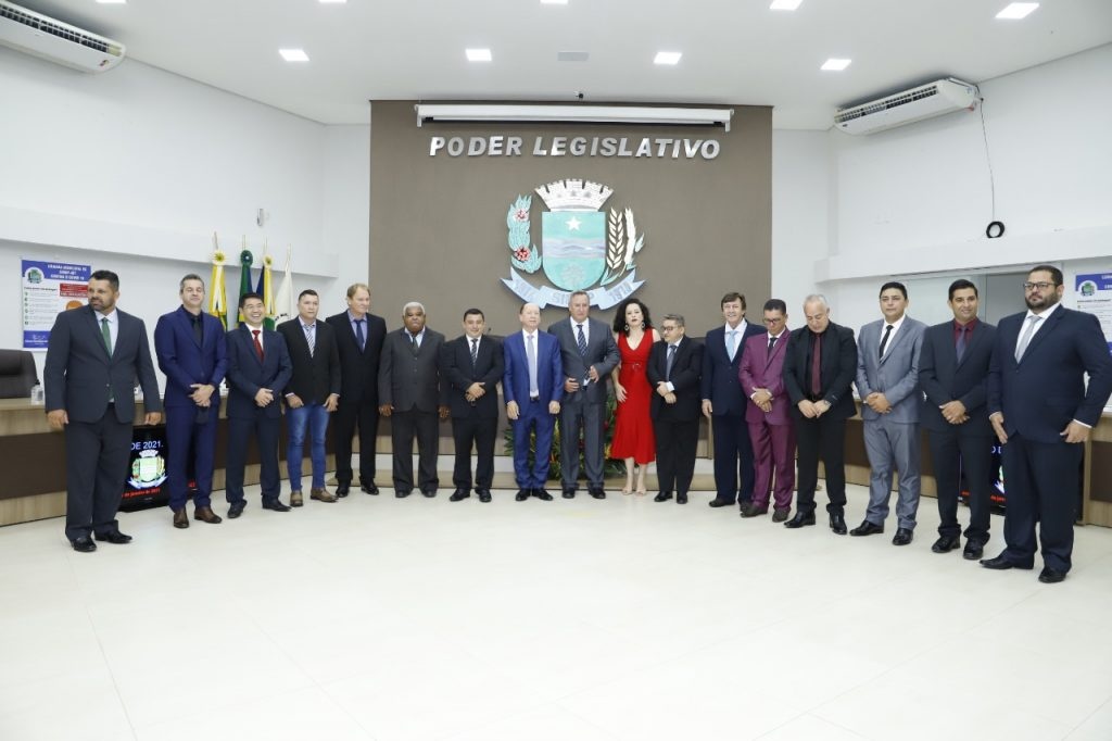 Prefeito e vereadores tomam posse em Sinop
