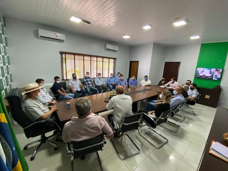 Prefeito Roberto Dorner convoca CDL e outras entidades para lutar contra a Covid-19