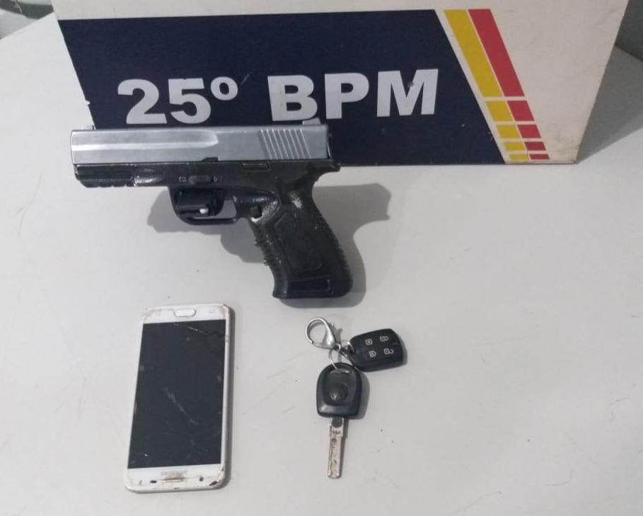 Trio detido confessa usar réplica de pistola para ameaçar desafeto