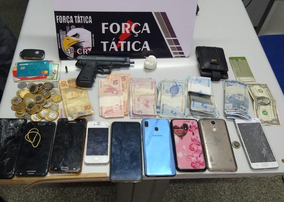 Policiais evitam mais um ‘salve’ e encaminham cinco à delegacia