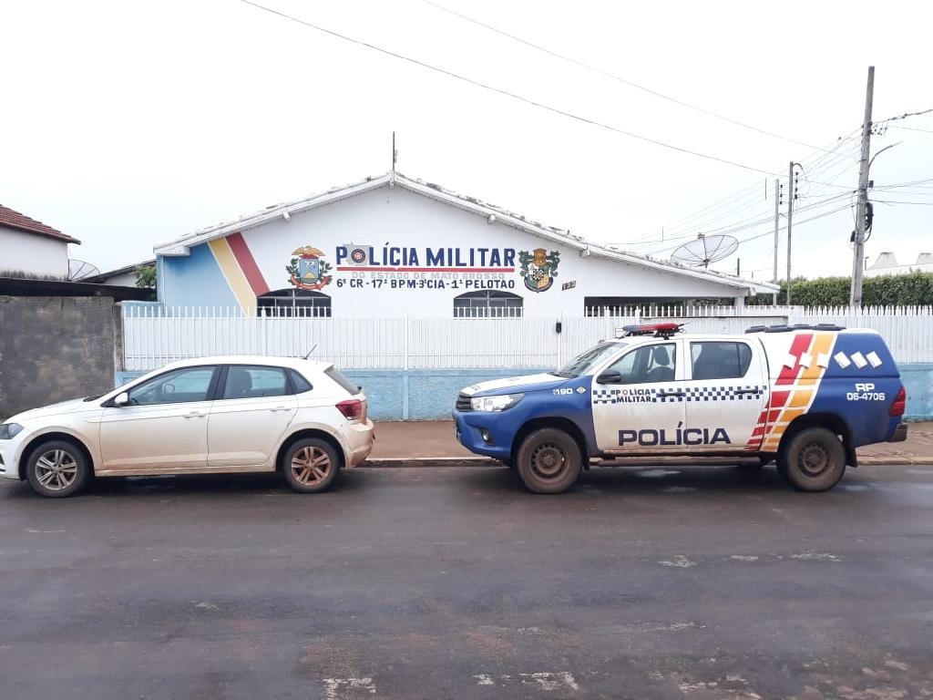 PM recupera veículo furtado e prende suspeitos