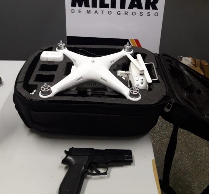 Homem é preso ao tentar roubar drone com réplica de pistola
