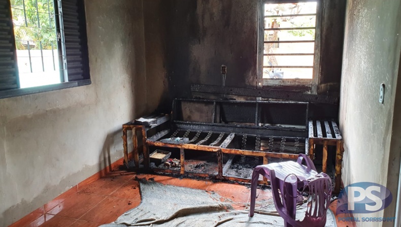 Mesmo com medida protetiva, mulher tem casa incendiada por ex-marido