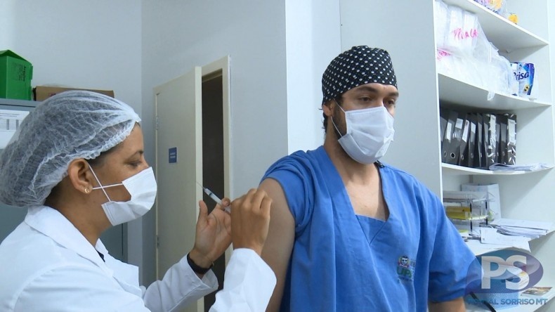 Profissionais da saúde de Sorriso começam a ser imunizados