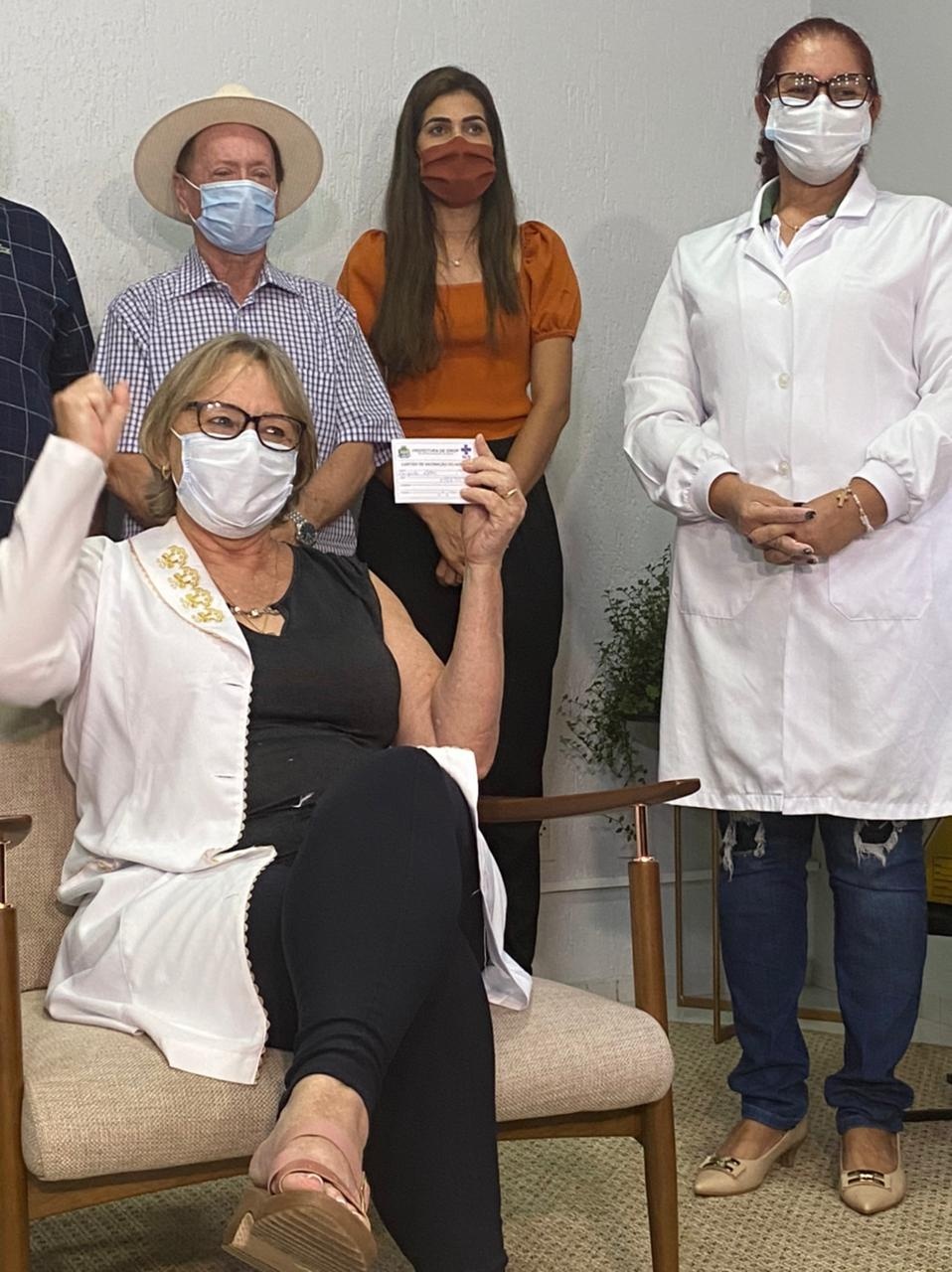 Vacinadora é a primeira pessoa a receber dose da CoronaVac em Sinop