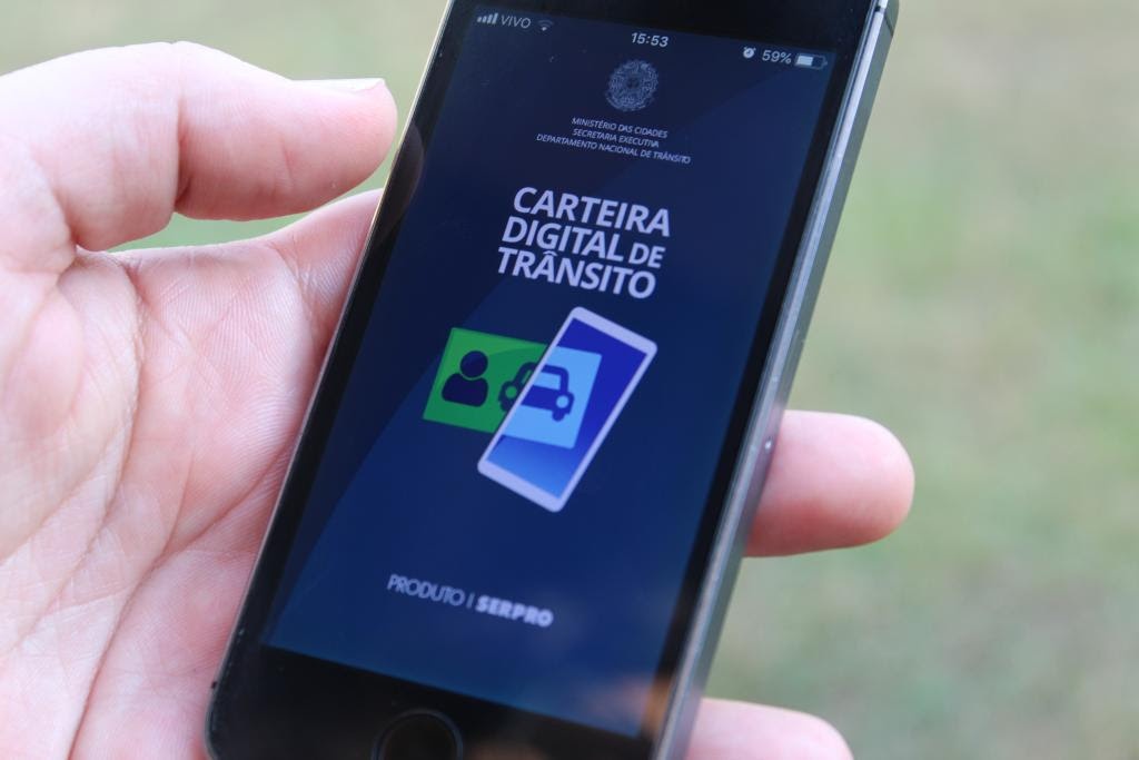 Multas de trânsito podem ser pagas com até 40% de desconto em aplicativo