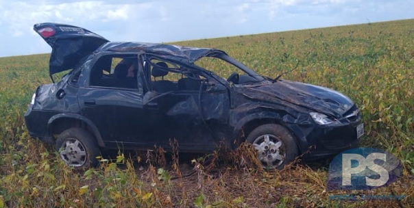 Jovem de 17 anos morre após carro capotar