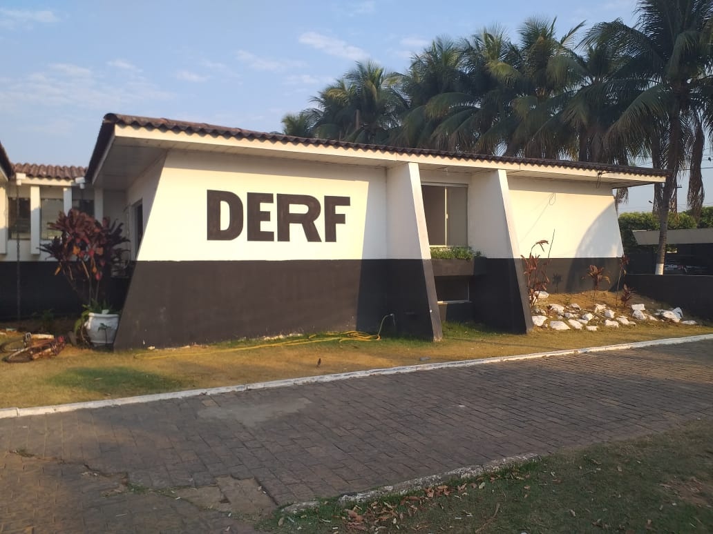 Crianças são trancadas em banheiro durante roubo à residência