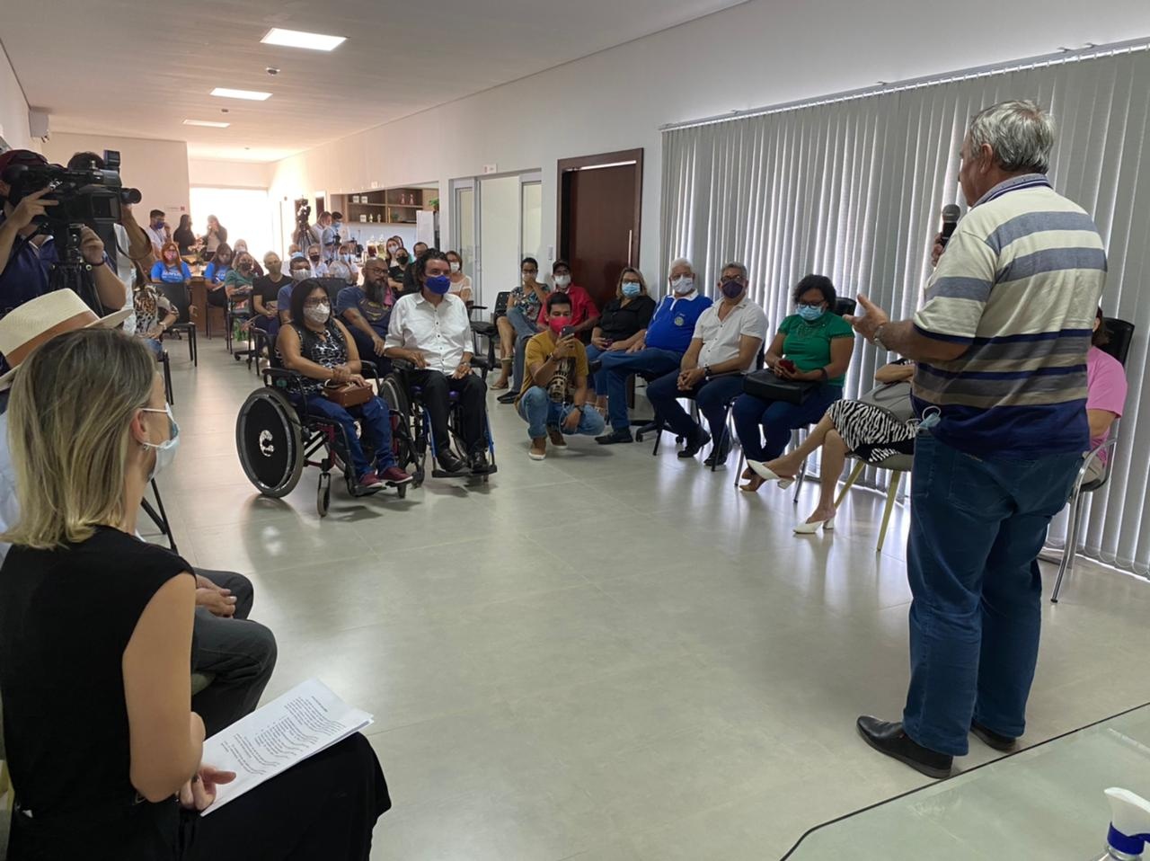 Prefeito e vice apresentam plano de doação do salário para entidades