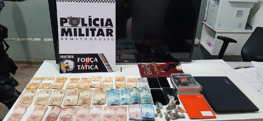 Força Tática prende cobrador de organização criminosa com cerca de R$ 10 mil