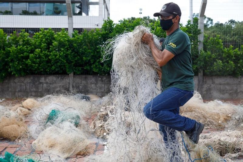 Sema apreende 201 redes de pesca e impede a retirada ilegal de toneladas de peixes