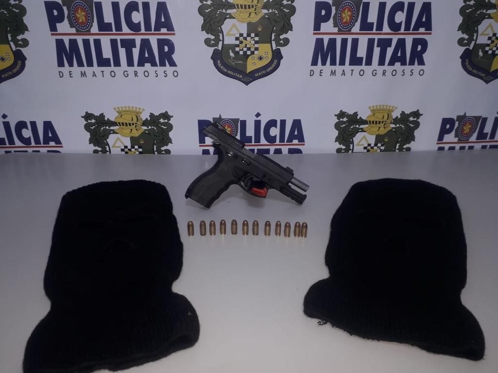 Dupla é rendida com pistola e toucas ninjas em Cláudia