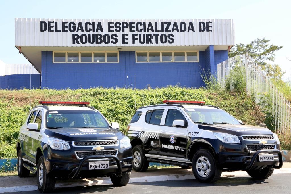 Polícia Civil prende homem envolvido em crimes de roubos de veículos na Capital