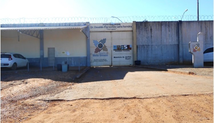 Arma artesanal é apreendida com detento no 'Ferrugem'