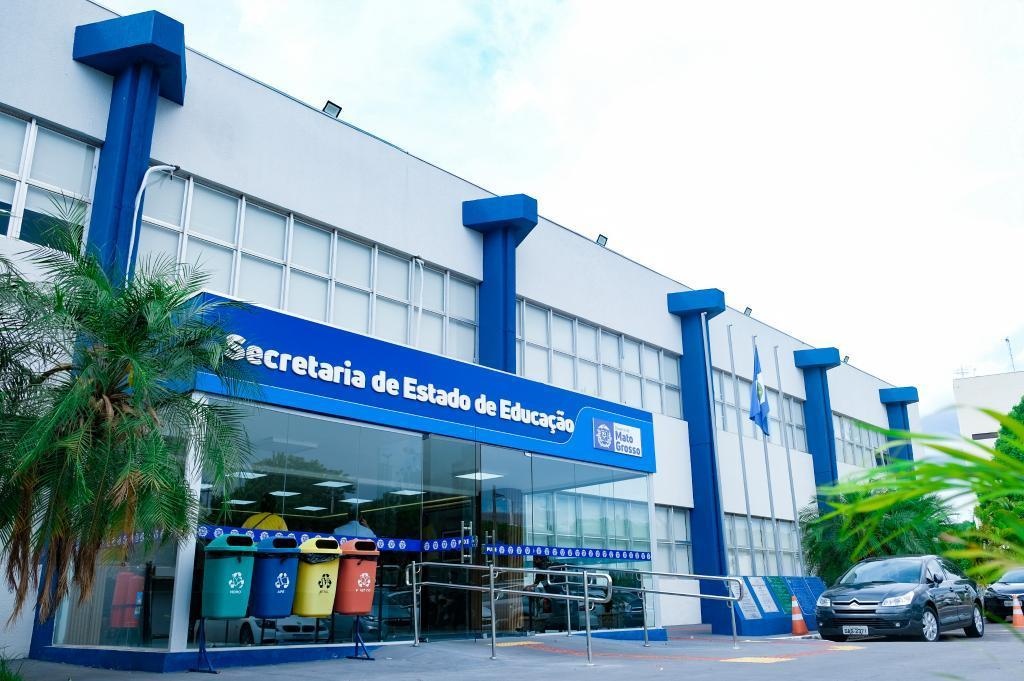 Governador e secretários de Educação e Segurança dão posse aos diretores das novas escolas militares