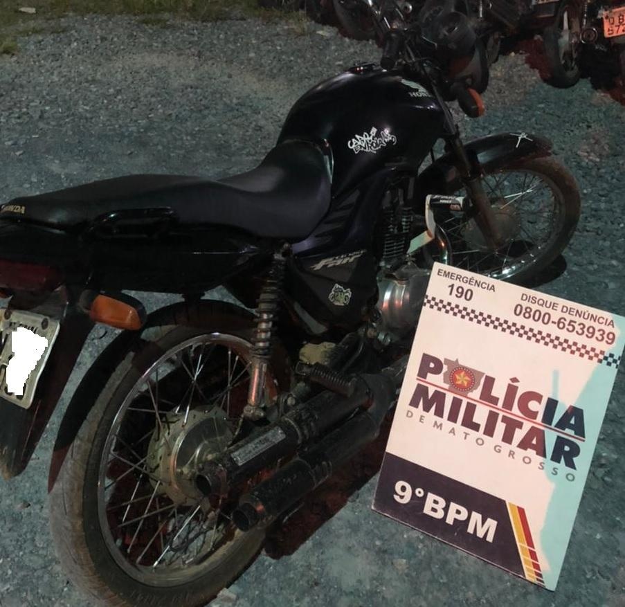 Homem envolvido em roubo e sequestro é preso e motocicleta recuperada