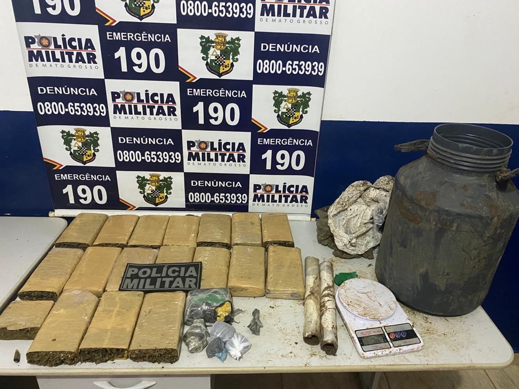 PM prende cinco com 18 tabletes de maconha