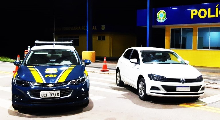 Carro furtado é recuperado pela Polícia Rodoviária Federal