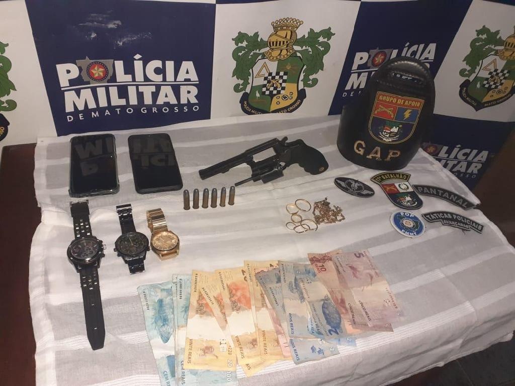 PM frustra roubo e liberta vítimas mantidas em cárcere privado