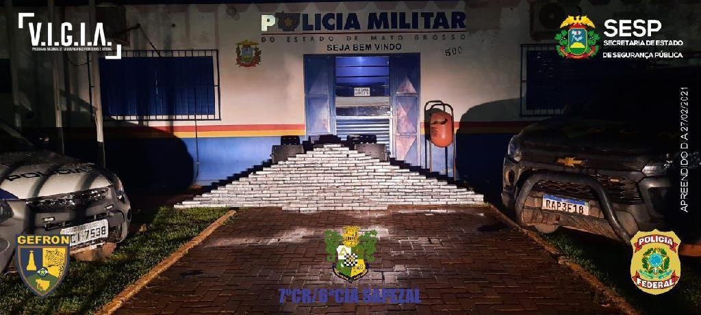 Ação conjunta apreende caminhão carregado com quase 245 quilos de drogas
