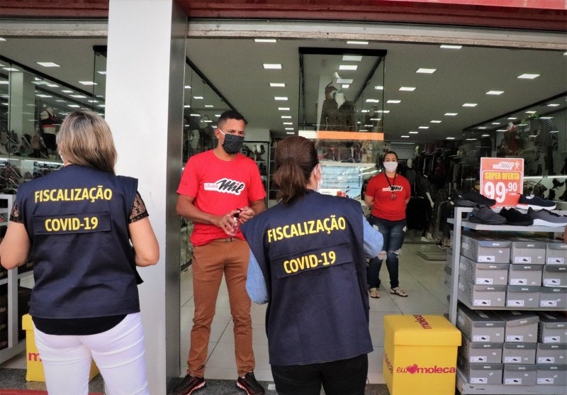 Empresas e cidadãos que furarem o toque de recolher serão multados