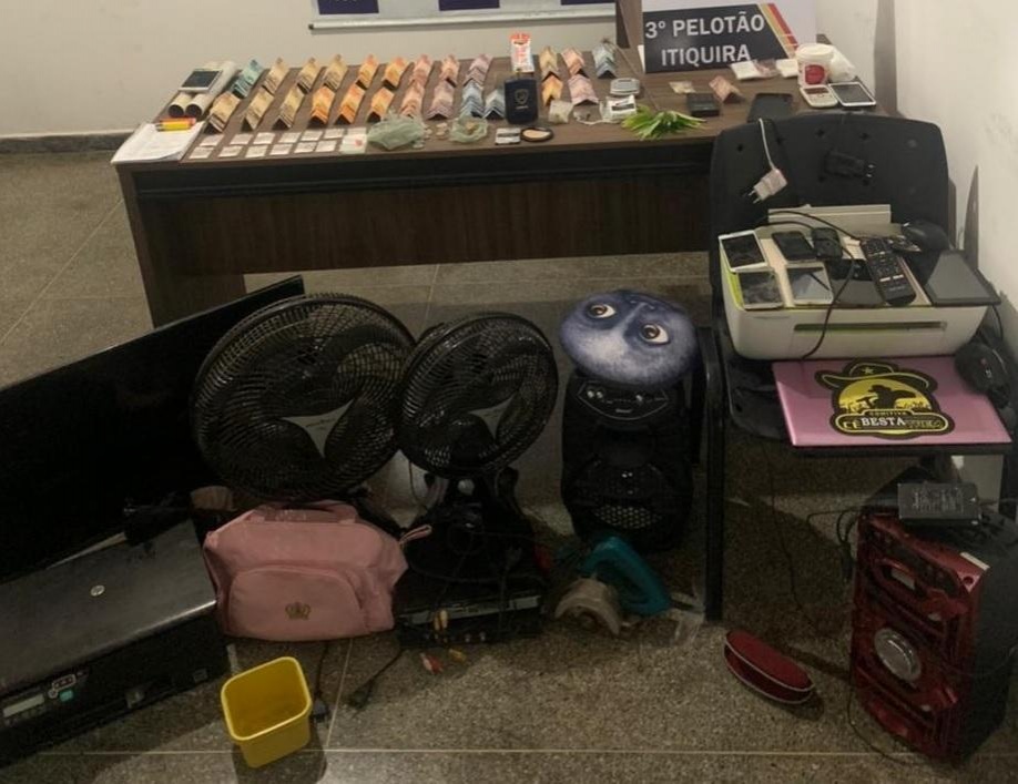 Conjunto de quitinetes usadas como bocas de fumo são identificadas pela PM