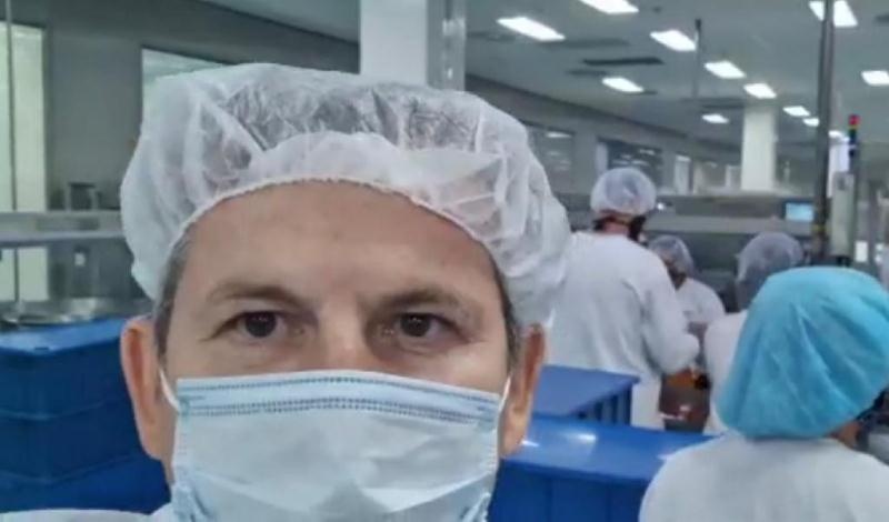 Governador visita fábrica da vacina Sputnik e busca compra direta para Mato Grosso