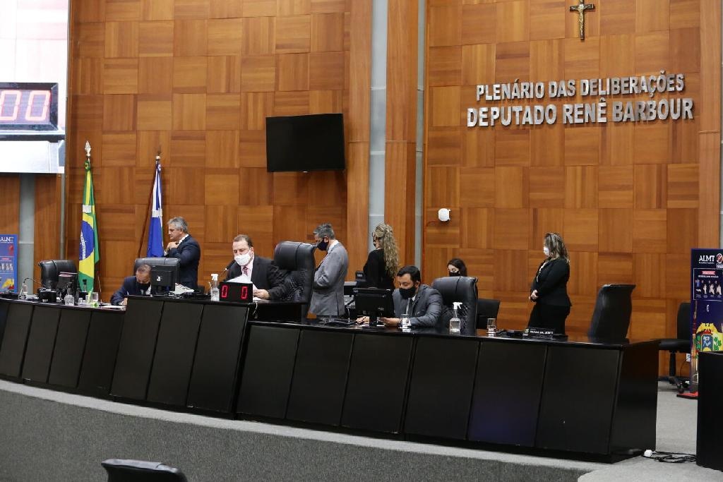 Deputados aprovam projeto que institui multa para quem não seguir as regras da pandemia