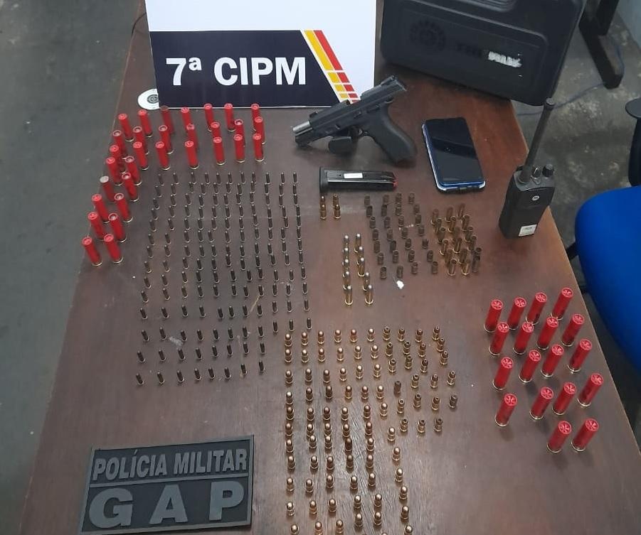 Homem é pego com pistola e 317 munições de vários calibres