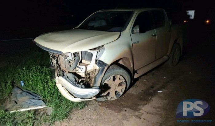 Grave acidente entre caminhonetes deixa vítimas presas às ferragens na BR-163