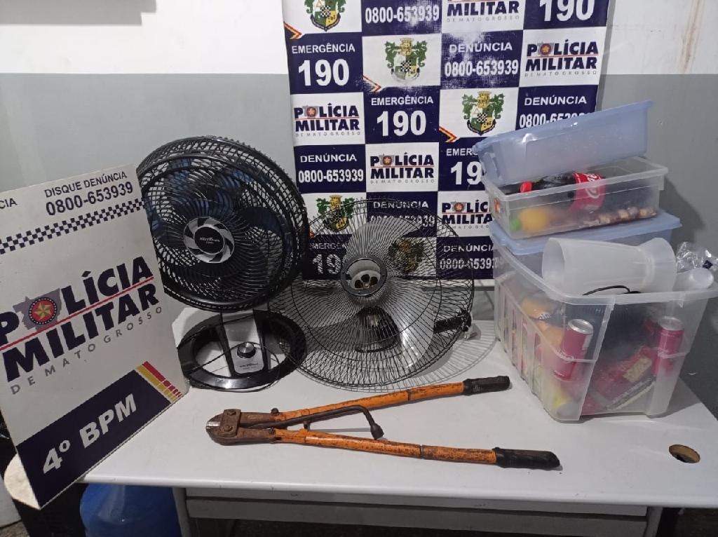 Casal monitorado é preso com produtos furtados de restaurante