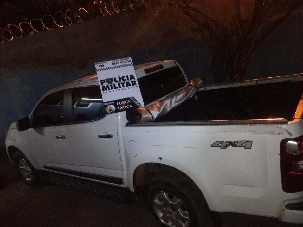 Força Tática intercepta dupla e recupera caminhonete que tinha acabado de ser roubada