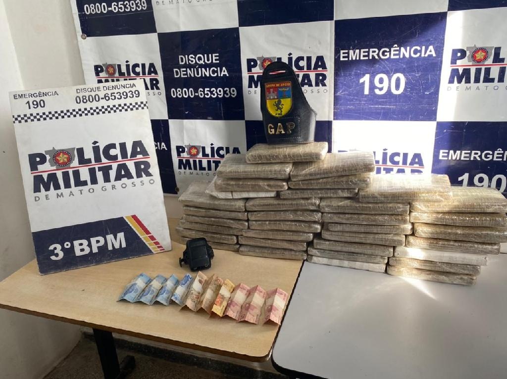 Policiais encontram 33 tabletes de maconha em casa usada como ponto de distribuição